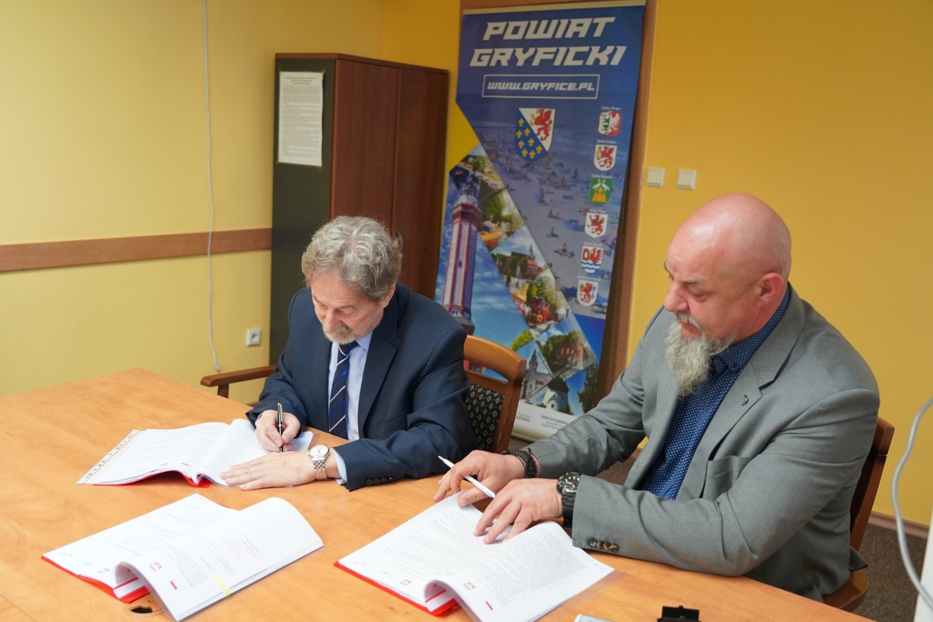 Podpisanie umowy na przebudowę drogi powiatowej nr 3150Z przez miejscowość Słudwia